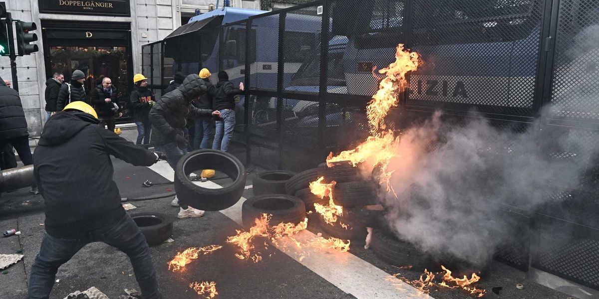 Genova, aperta indagine sugli scontri Genova, aperta indagine sugli scontri