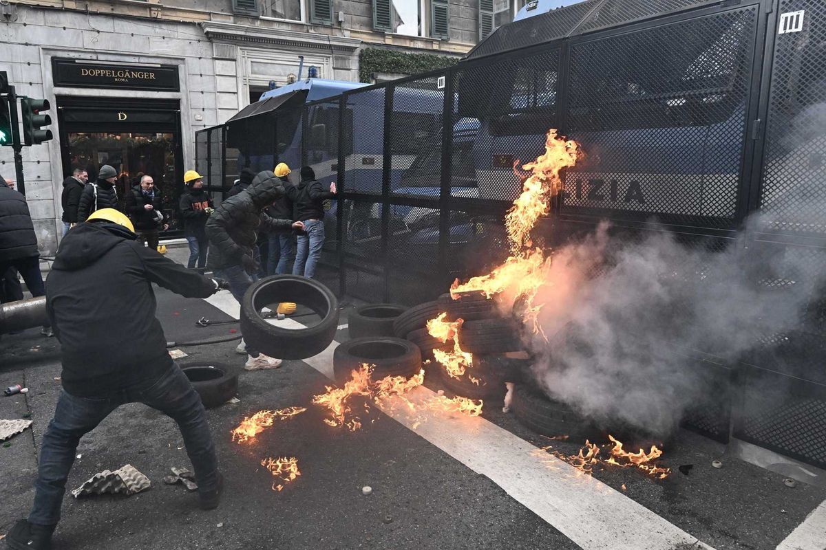 Genova, aperta indagine sugli scontri
