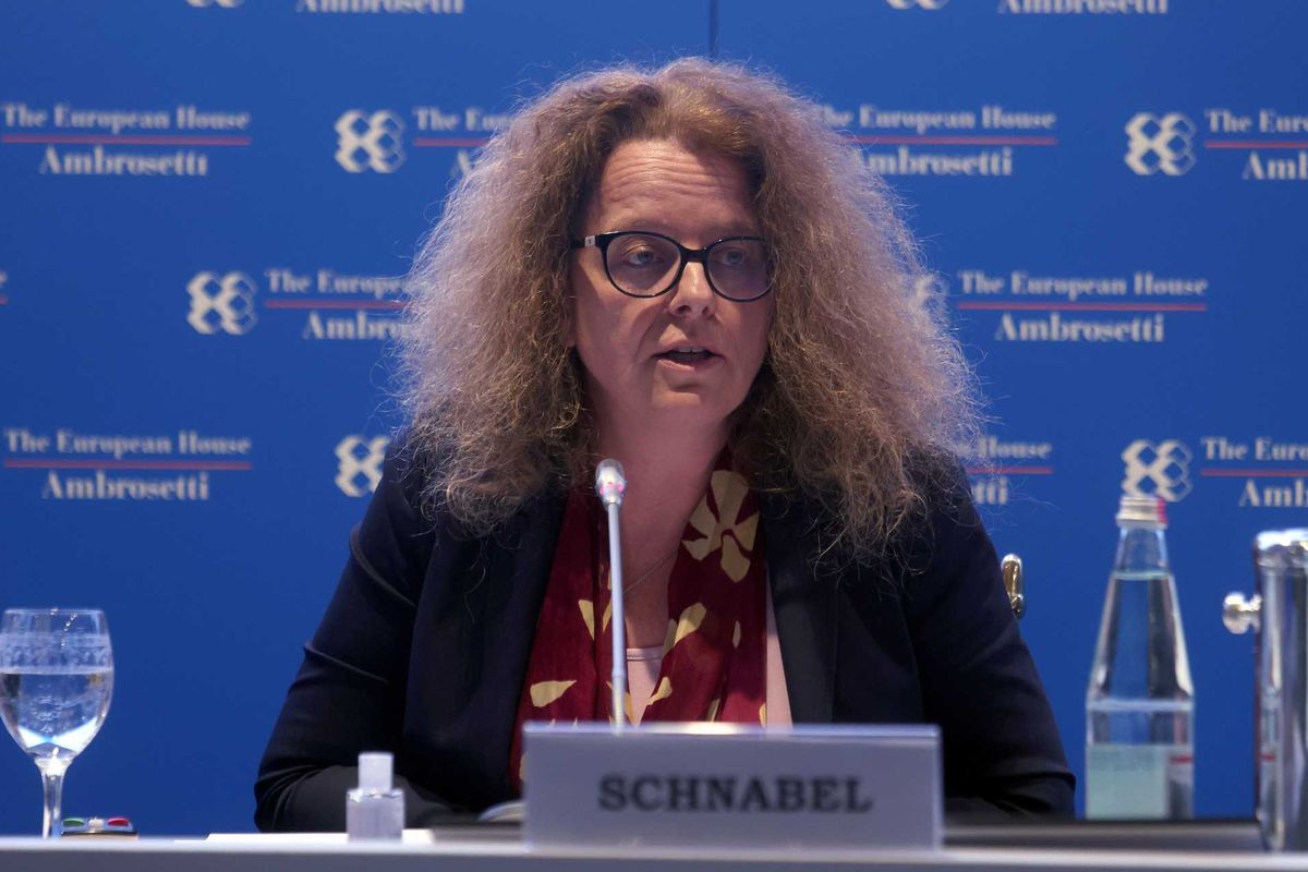 E adesso il falco tedesco della Bce minaccia pure di rialzare i tassi