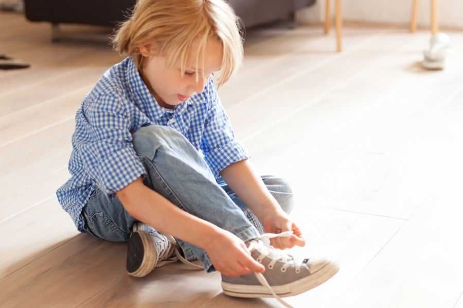 shoe tying; tying shoes; how to teach tying shoes; shoe tying trick; Ian's Knot; tying shoes with pinkies