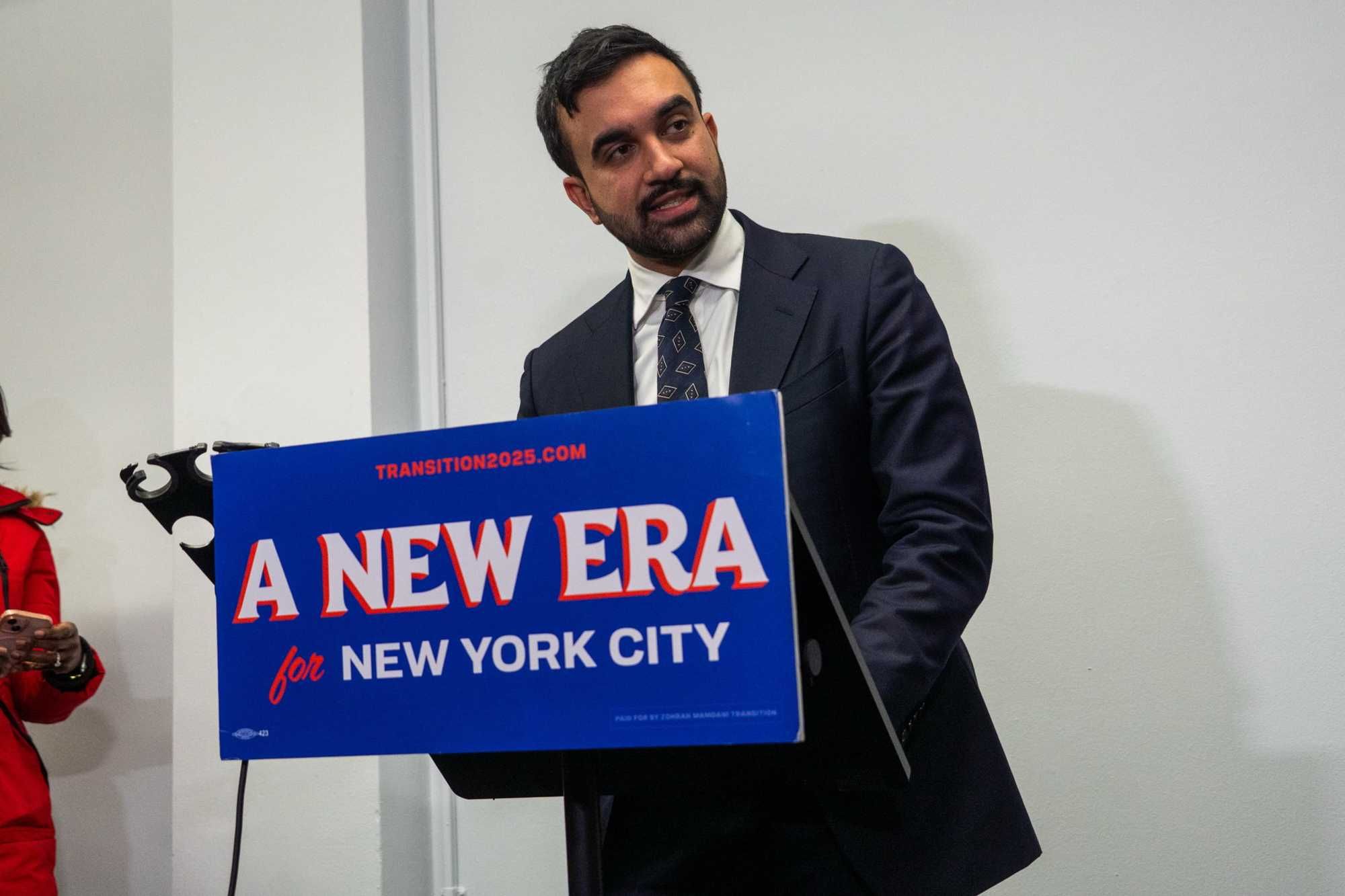 Addio bilocale: Mamdani nella reggia