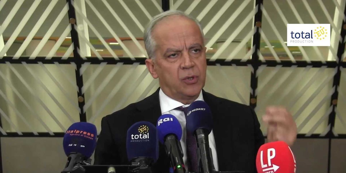 piantedosi con i nuovi regolamenti i centri in albania ritorneranno in funzione