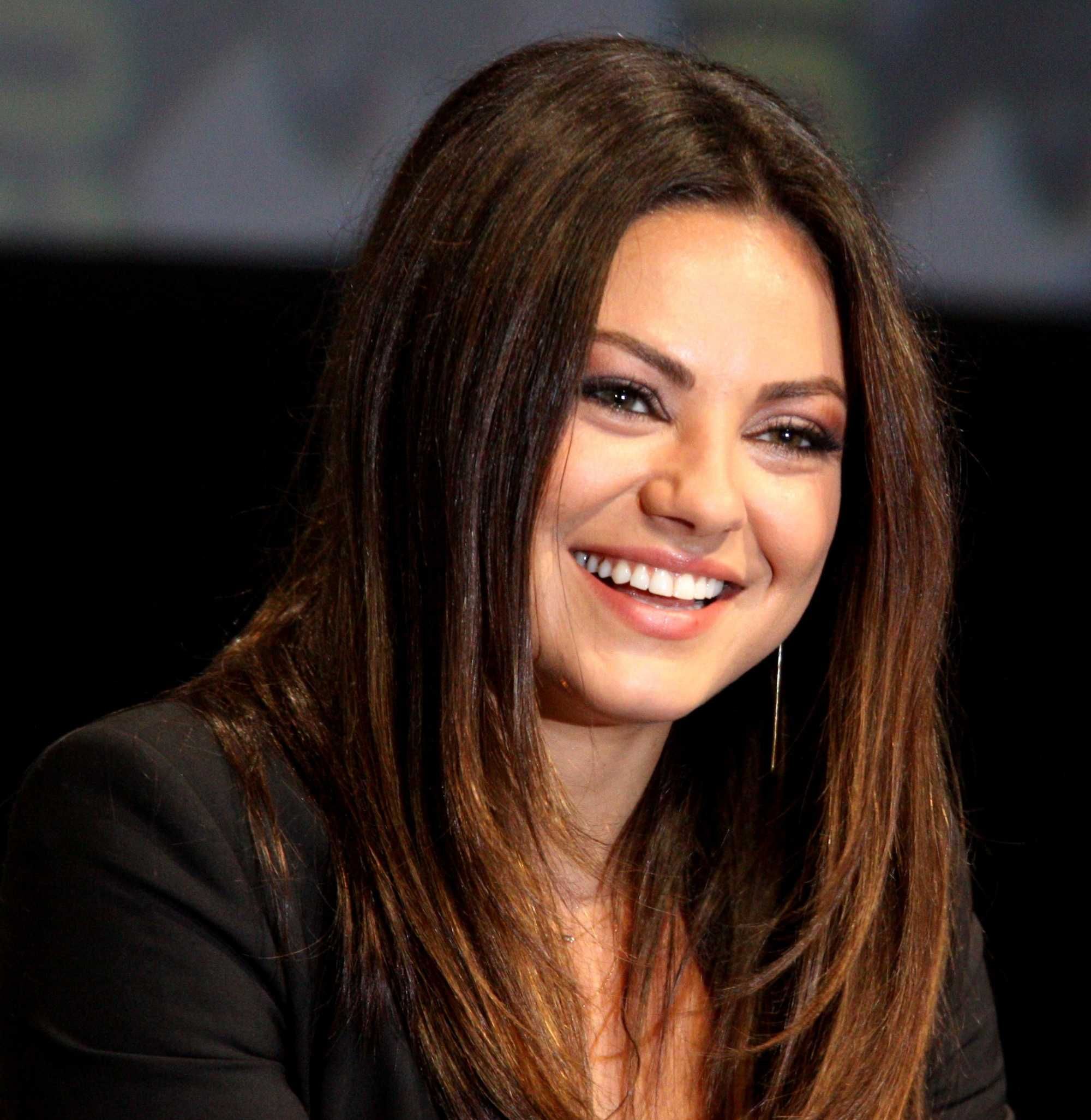 ashton kutcher, mila kunis, bathing, how often should you bathe your kids, how often to shower, hygiene, cleanliness, health, parenting