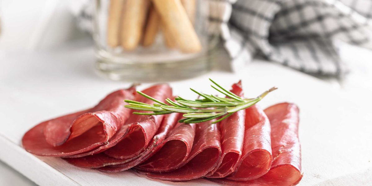 Magri, nutrienti, proteici. Bresaola e carpaccio sono sempre più apprezzati anche da chi fa sport Magri, nutrienti, proteici. Bresaola e carpaccio sono sempre più apprezzati anche da chi fa sport