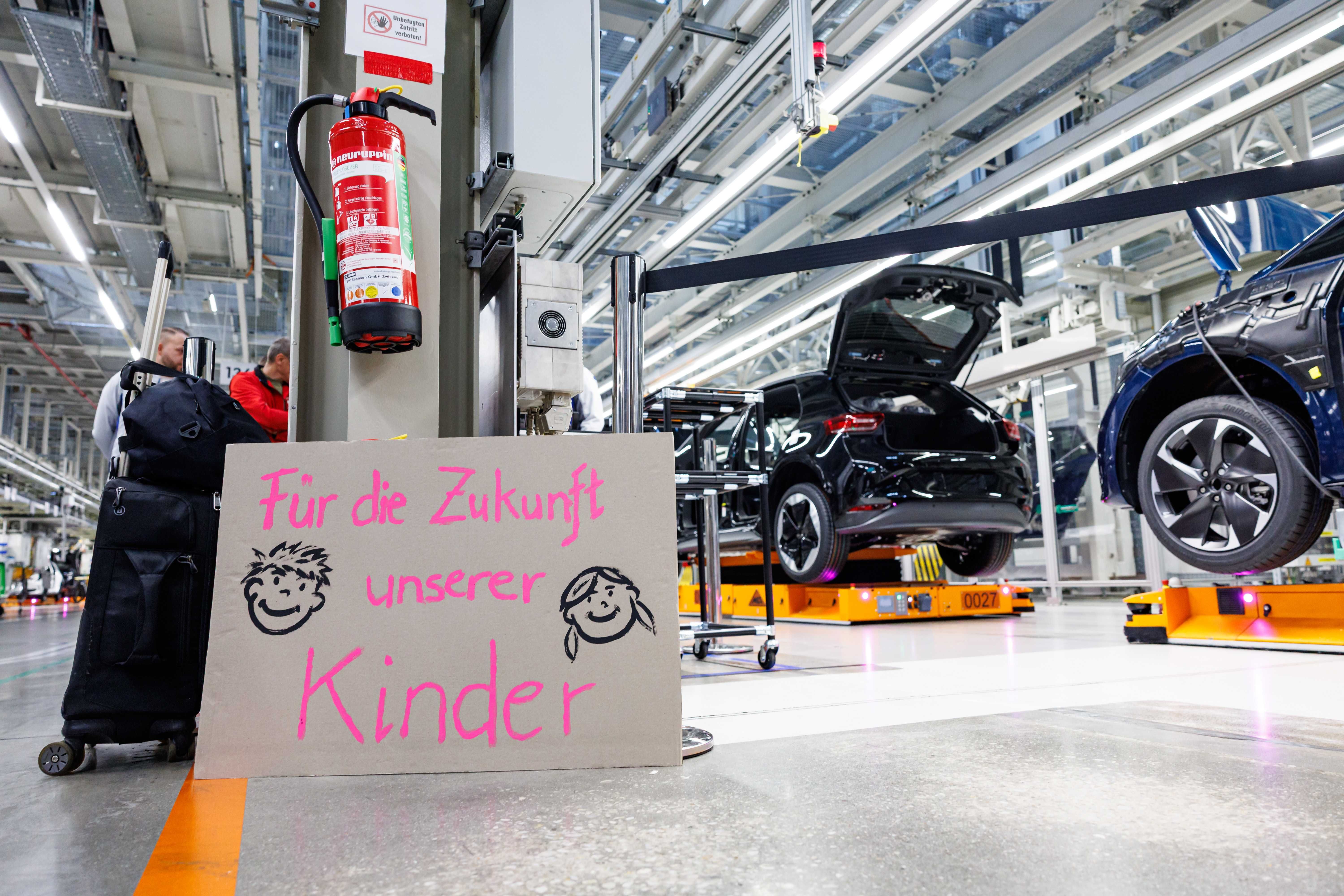 Automotive al verde nell’Europa del green. Volkswagen licenzia Elkann senza batterie