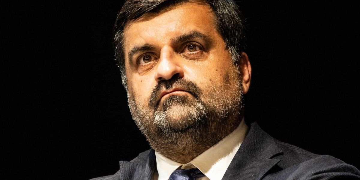 Lo strano strabismo dei magistrati che si fanno la guerra su cellulari e chat