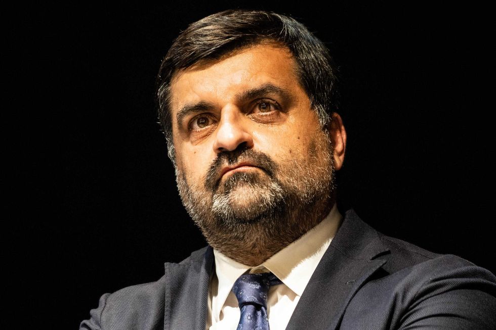 Lo strano strabismo dei magistrati che si fanno la guerra su cellulari e chat