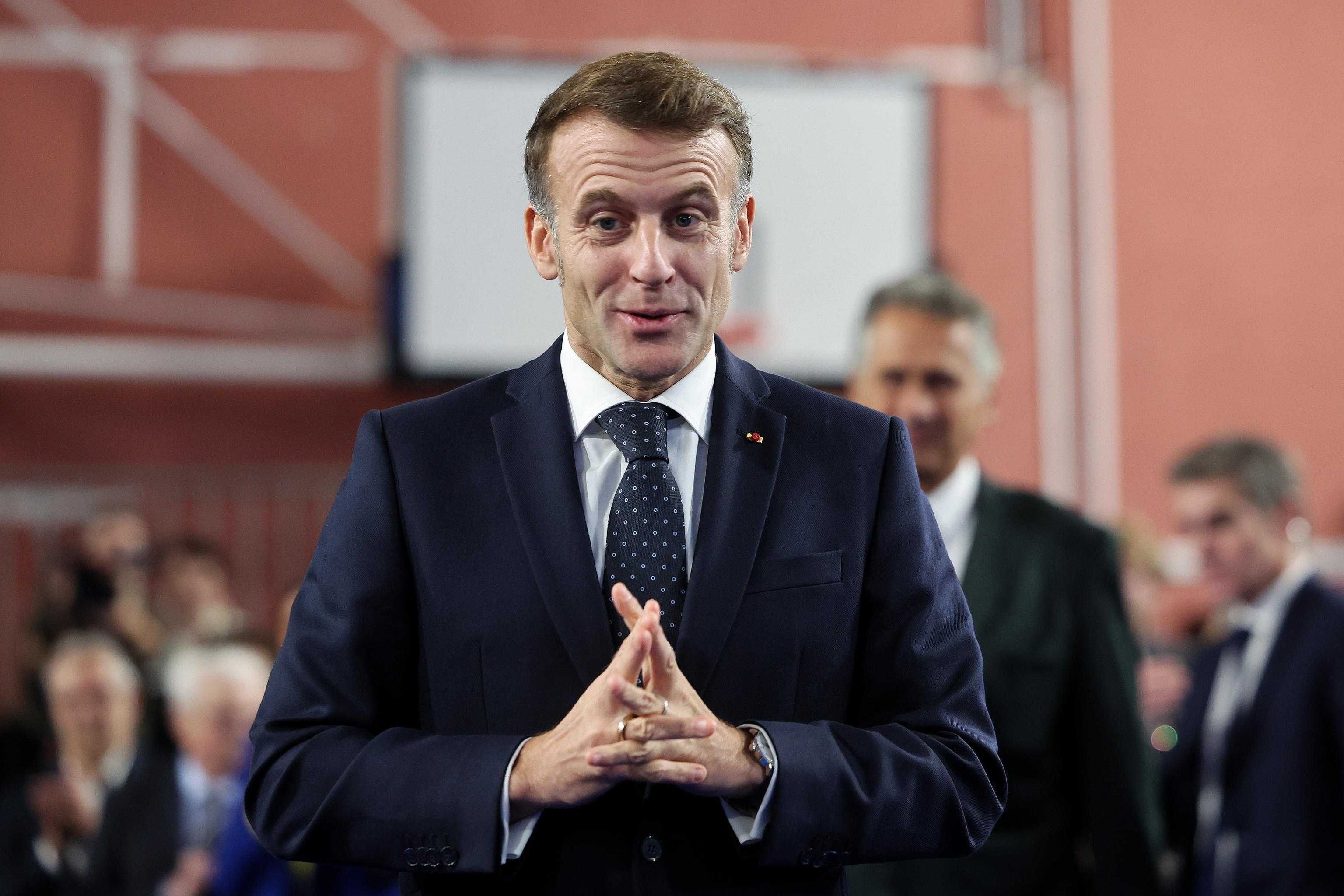 Francia in preda al delirio bellicista: «Accettate di perdere figli al fronte»