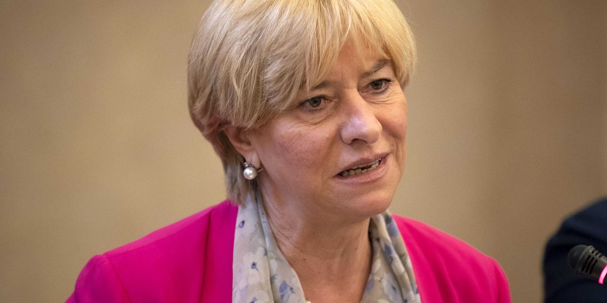 con l8217ex dem alla difesa parigi ha fatto festa in italia