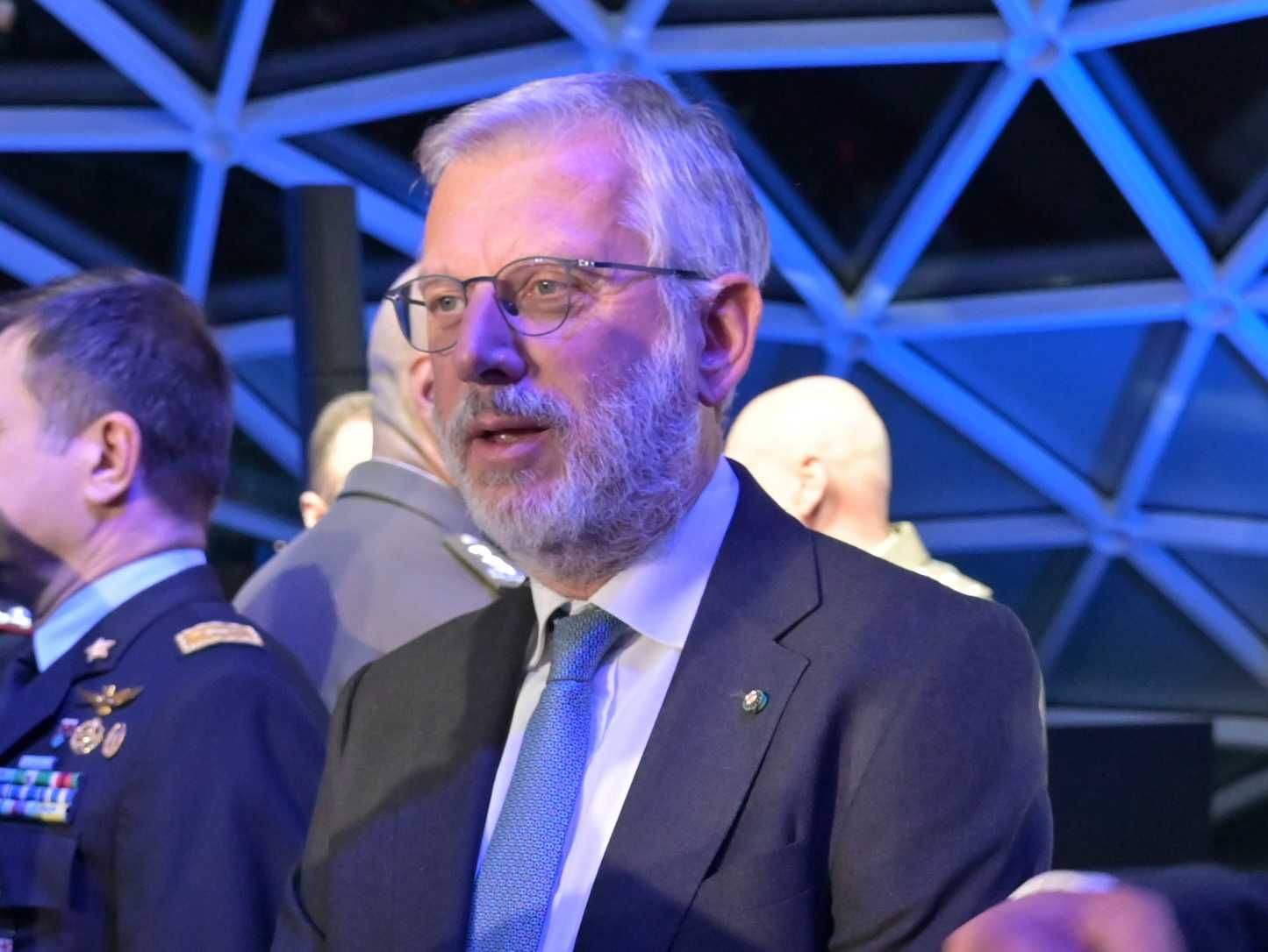 Garofani è protetto, altrove si dimettono