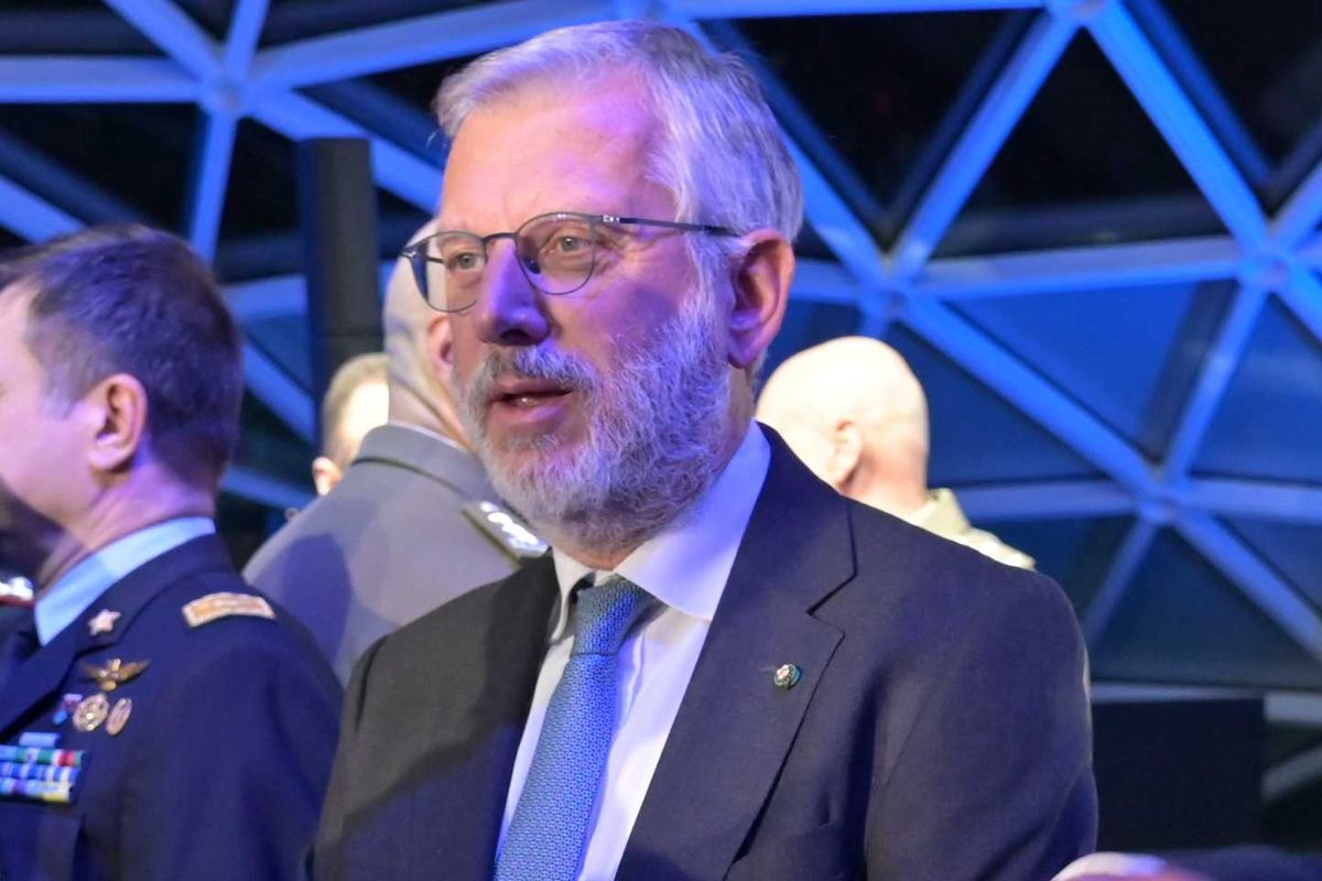 Garofani è protetto, altrove si dimettono