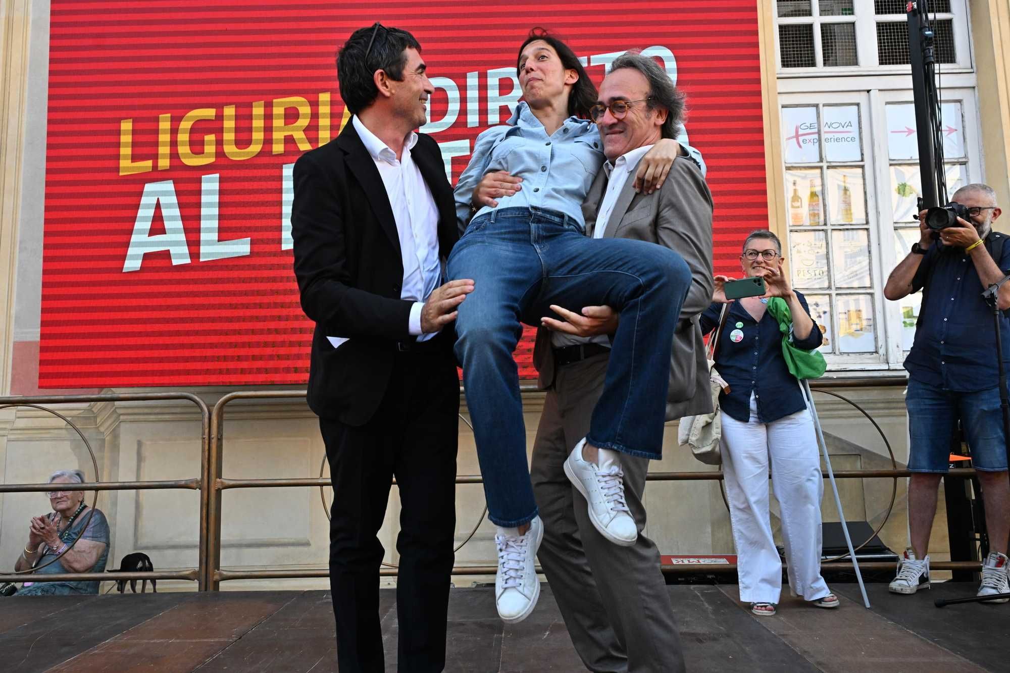 «Chi non salta comunista è»: saltiamo tutti