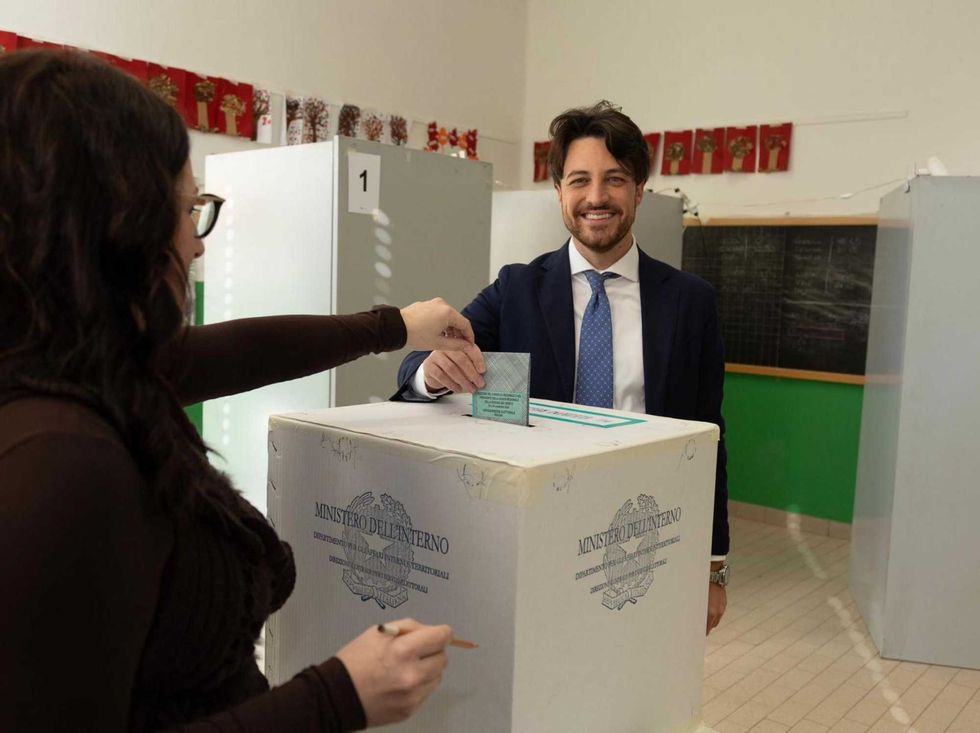 Il Veneto si affida al delfino del Doge: Stefani stravince, la Lega doppia Fdi