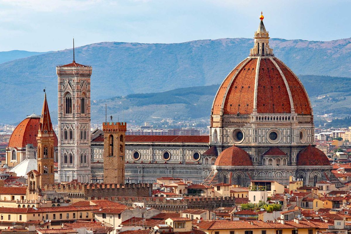«Multinazionale» della truffa spolpa il Duomo di Firenze: rubati due milioni alla Onlus