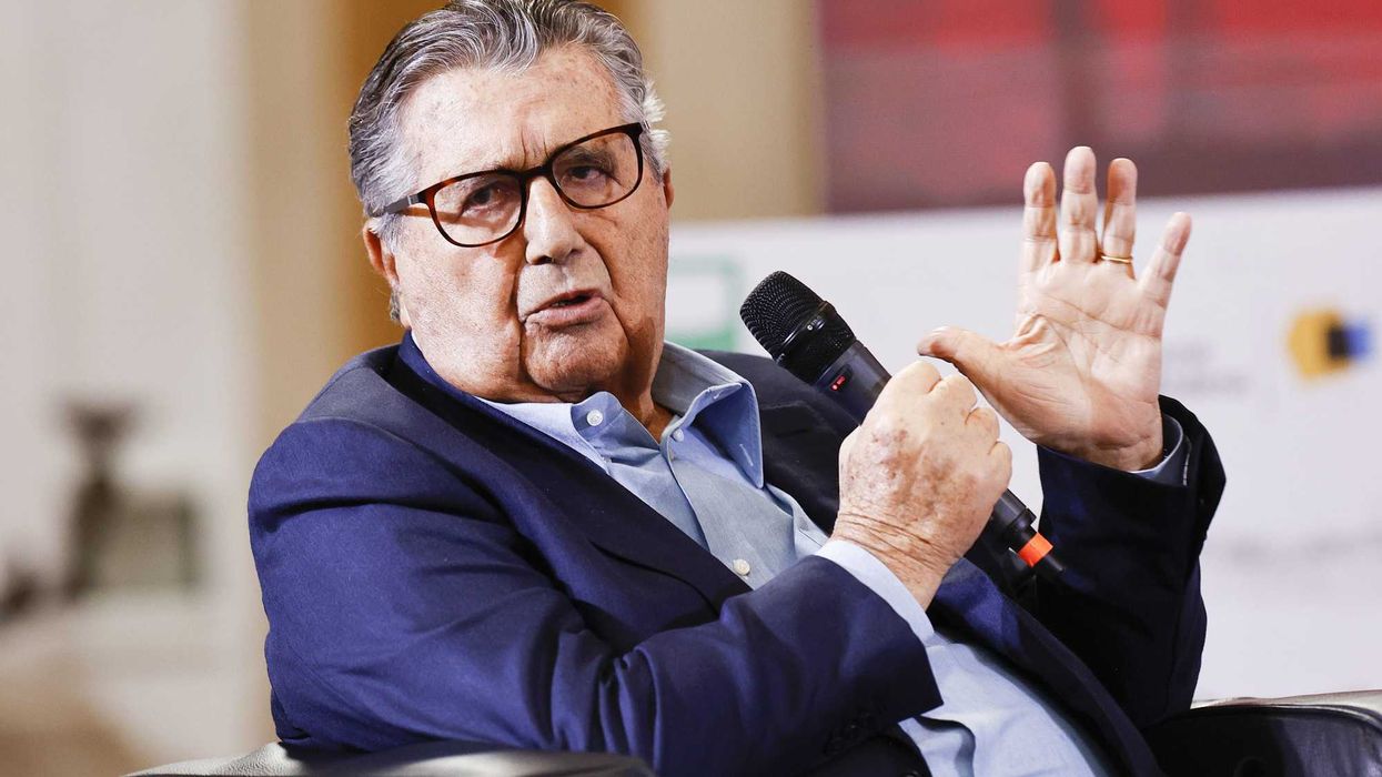 De Benedetti insulta Elkann guardandosi allo specchio: «Rompe tutto ciò che tocca»