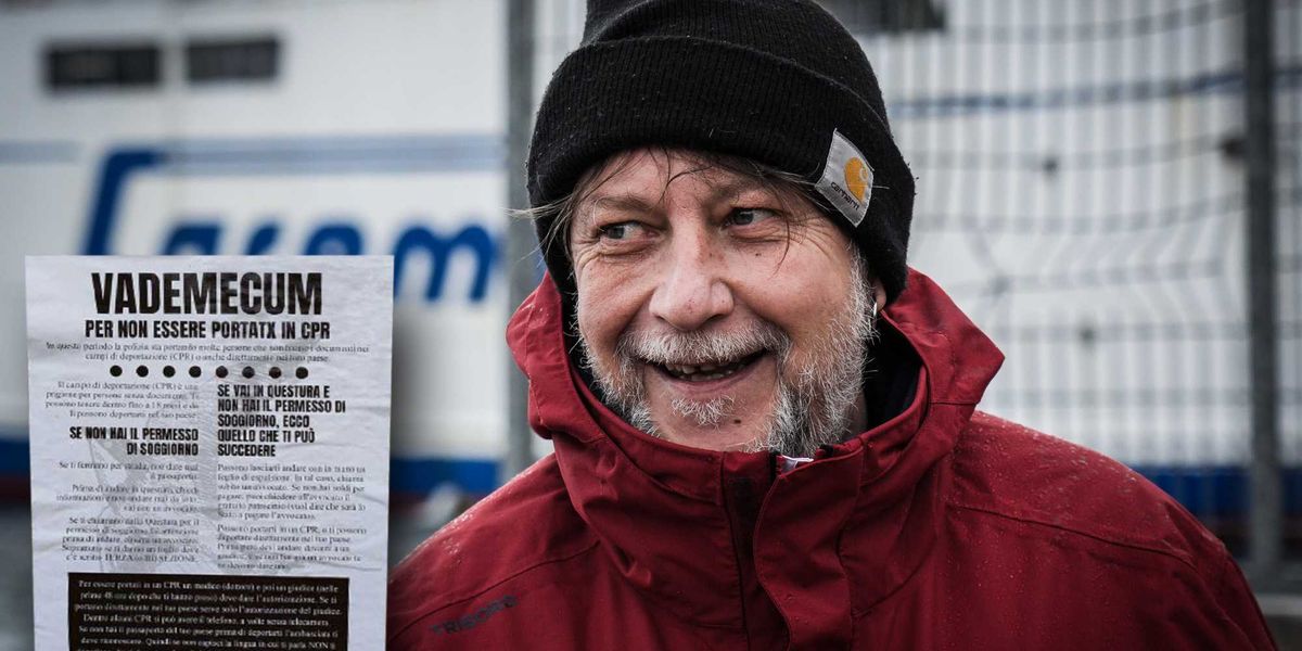 Casarini guida i migranti verso la rivolta Casarini guida i migranti verso la rivolta