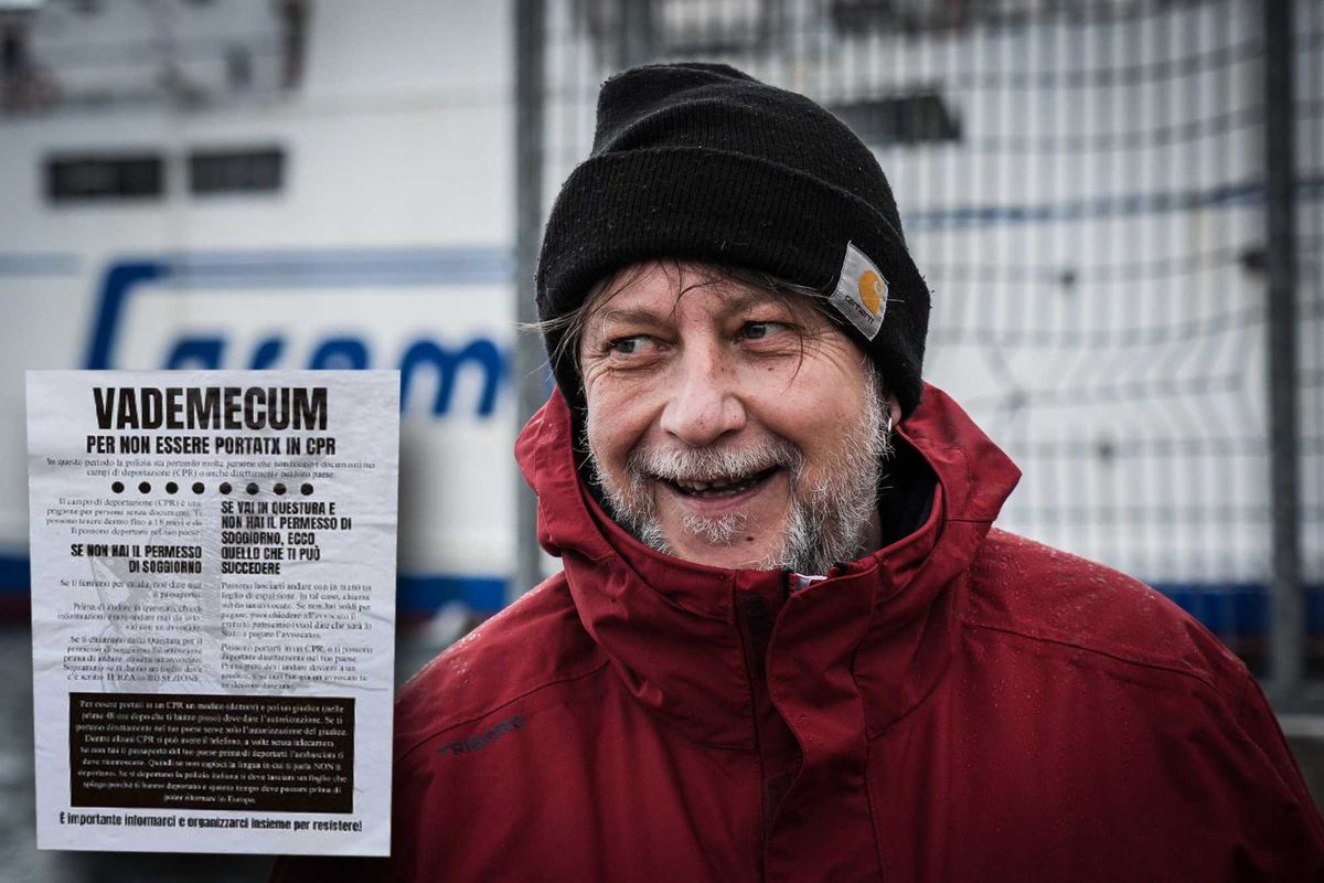 Casarini guida i migranti verso la rivolta