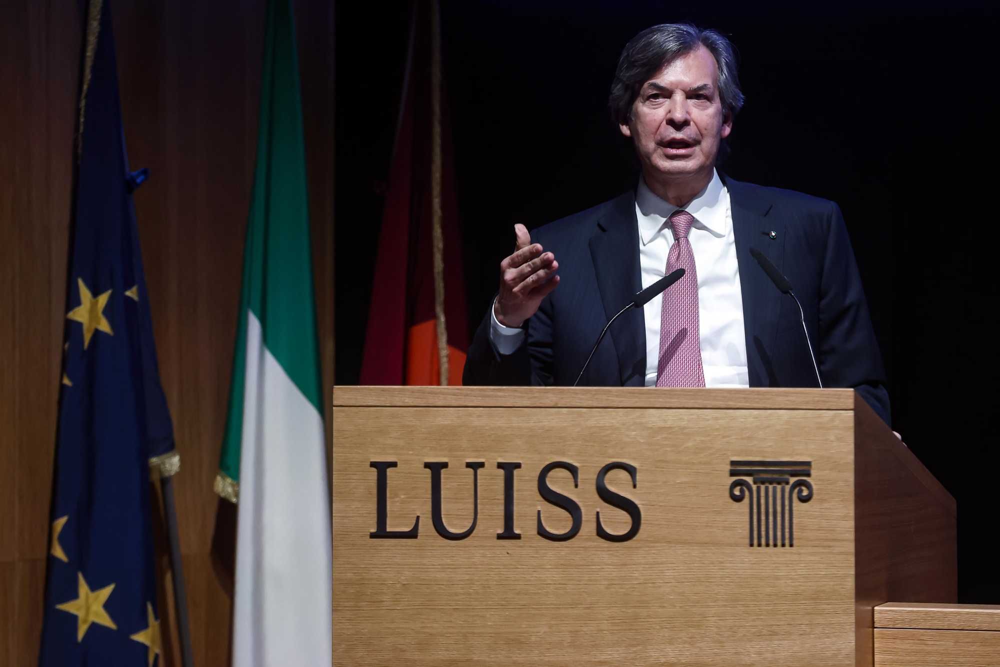 Il banchiere si ribella: non c’è solo la guerra...