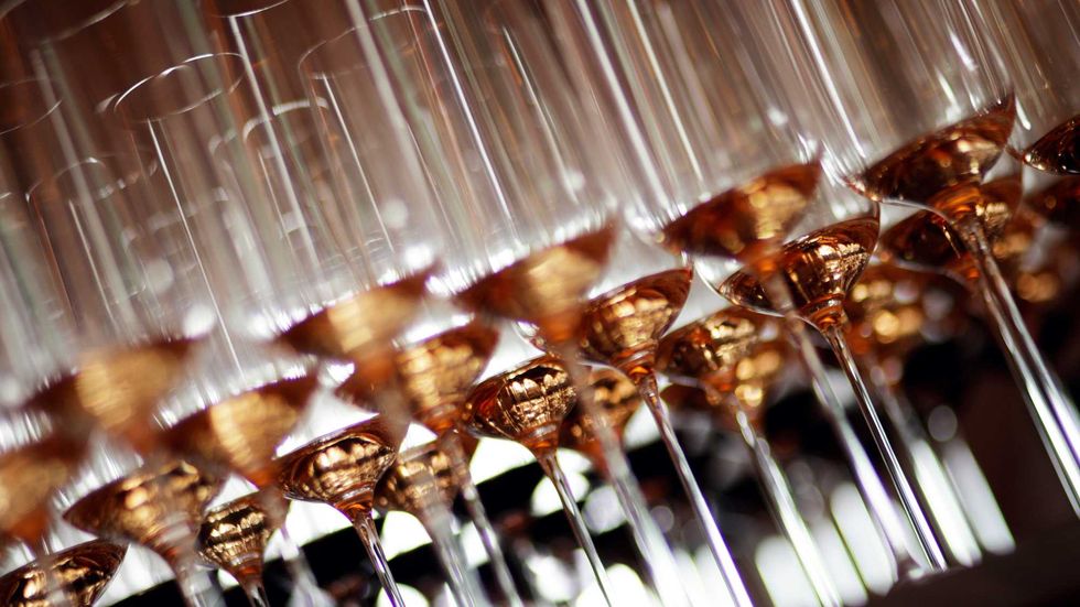 Bottiglie di spumante a rischio col regolamento Ue sugli imballaggi