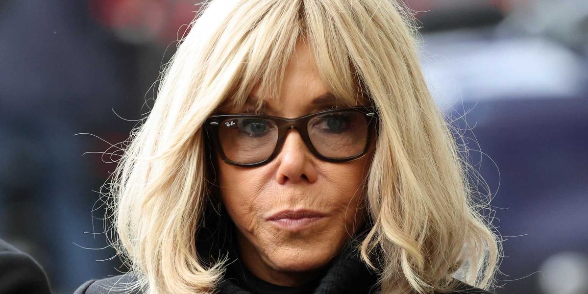 Schiaffo di Brigitte Macron alle femministe Schiaffo di Brigitte Macron alle femministe
