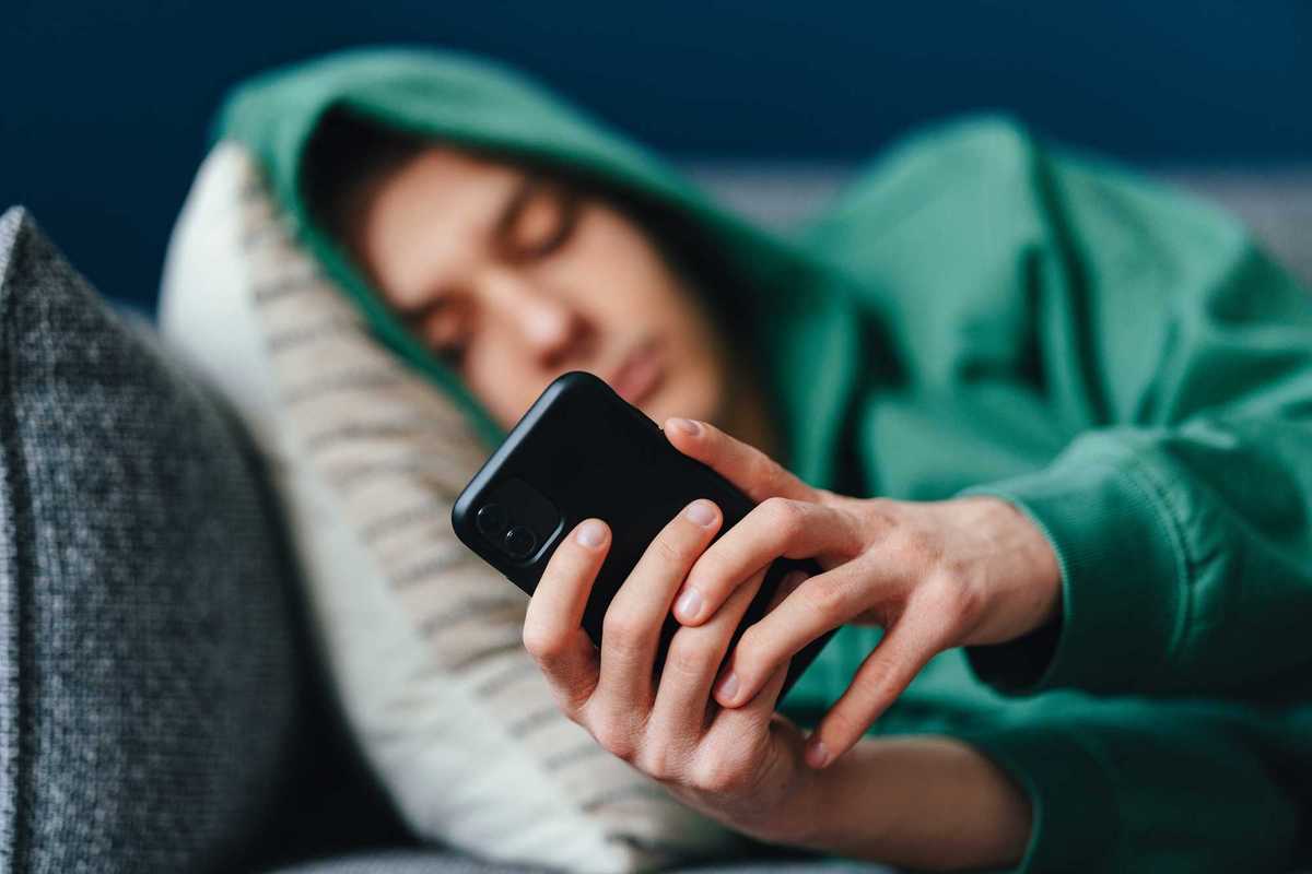 Imitiamo l’Australia: via i social ai minori