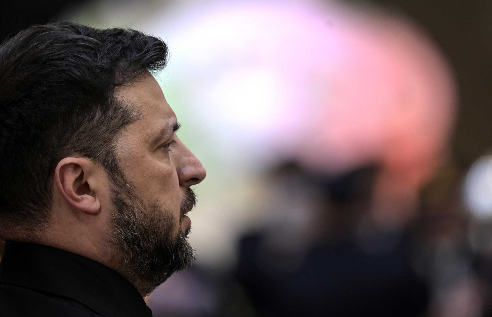 Zelensky non si scolla dai terreni da cedere: «Deciderà il popolo»