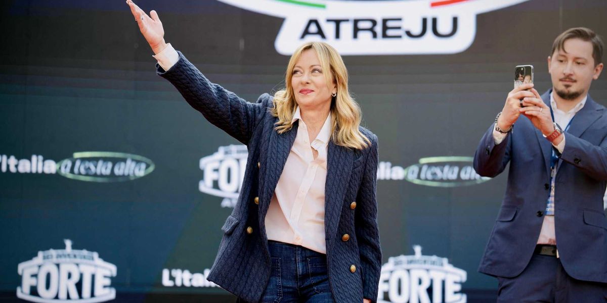 Meloni infierisce contro i compagni: «Si portano sfiga» Meloni infierisce contro i compagni: «Si portano sfiga»