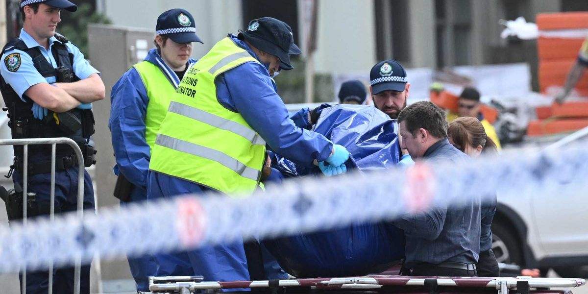 Attentato Sydney, i killer: un padre e un figlio stregati dall’Isis Attentato Sydney, i killer: un padre e un figlio stregati dall’Isis