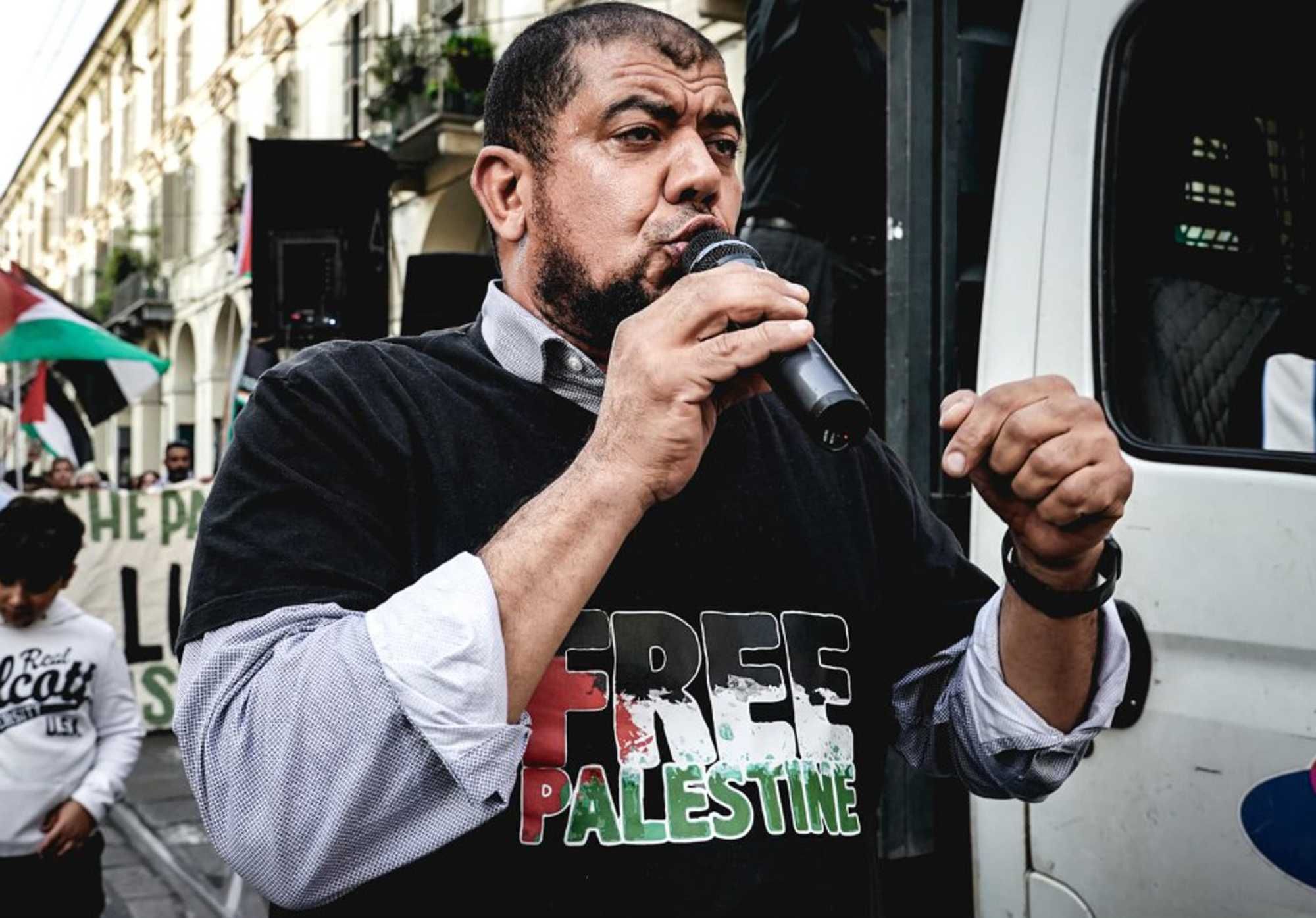 Altro regalo dei giudici: l’imam resta qui