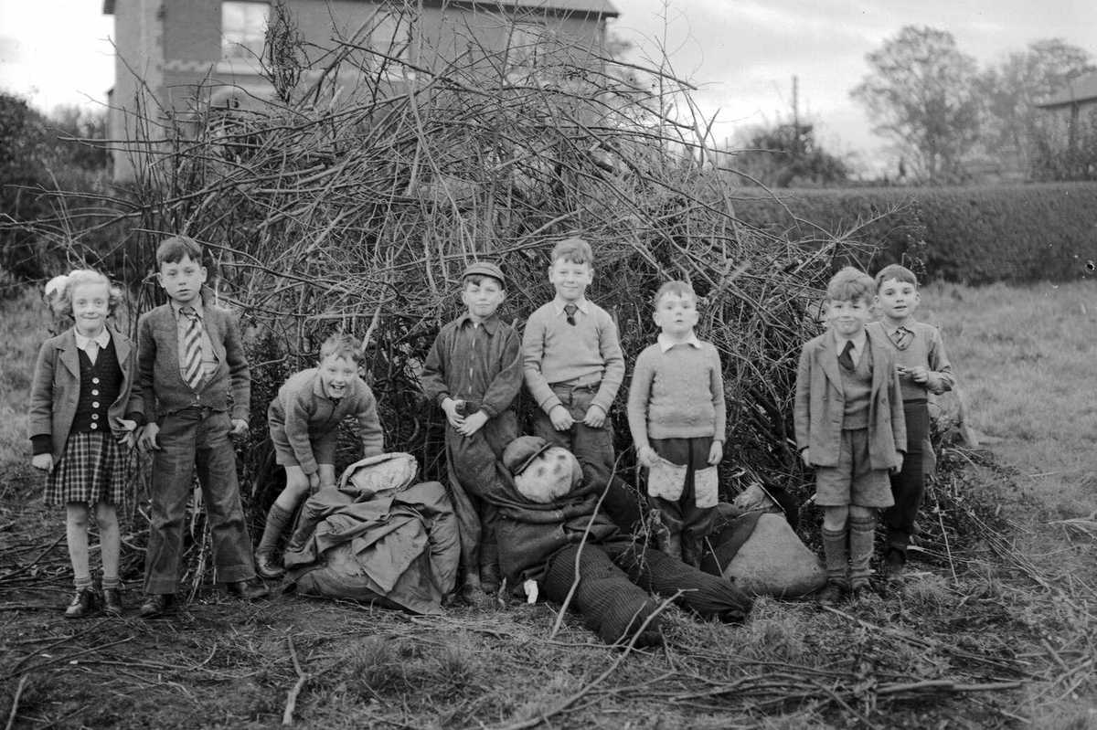 guy fawkes, bonfire night, children, guy fawkes effigy, you guys, english history