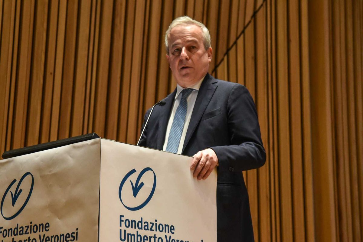 Locatelli nega l’evidenza sui verbali del Cts