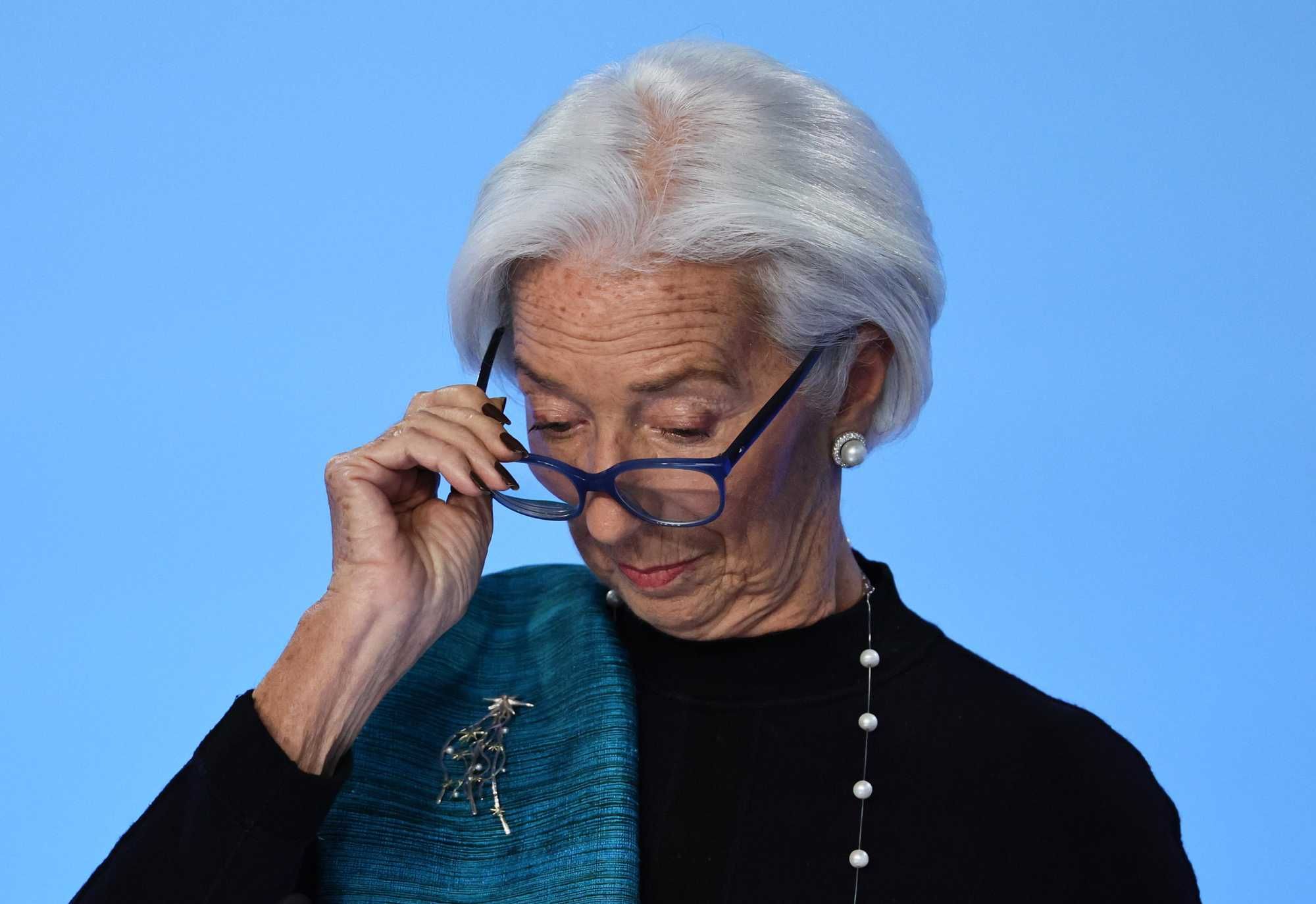 La Lagarde ci tiene a stecchetto ma prende 2.000 euro al giorno