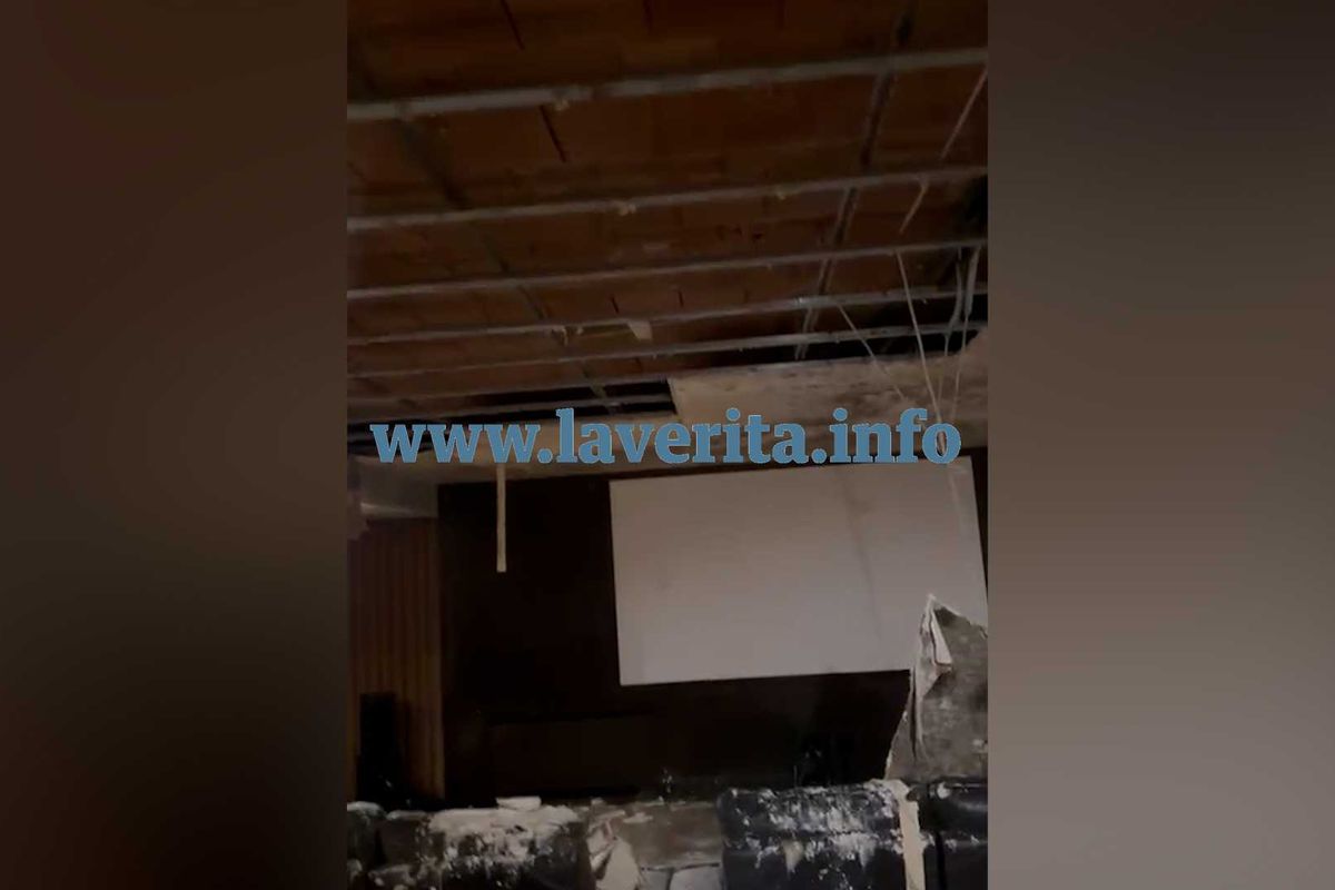 Le immagini del controsoffitto crollato nella villa di Totti: nuova lite con Ilary Blasi