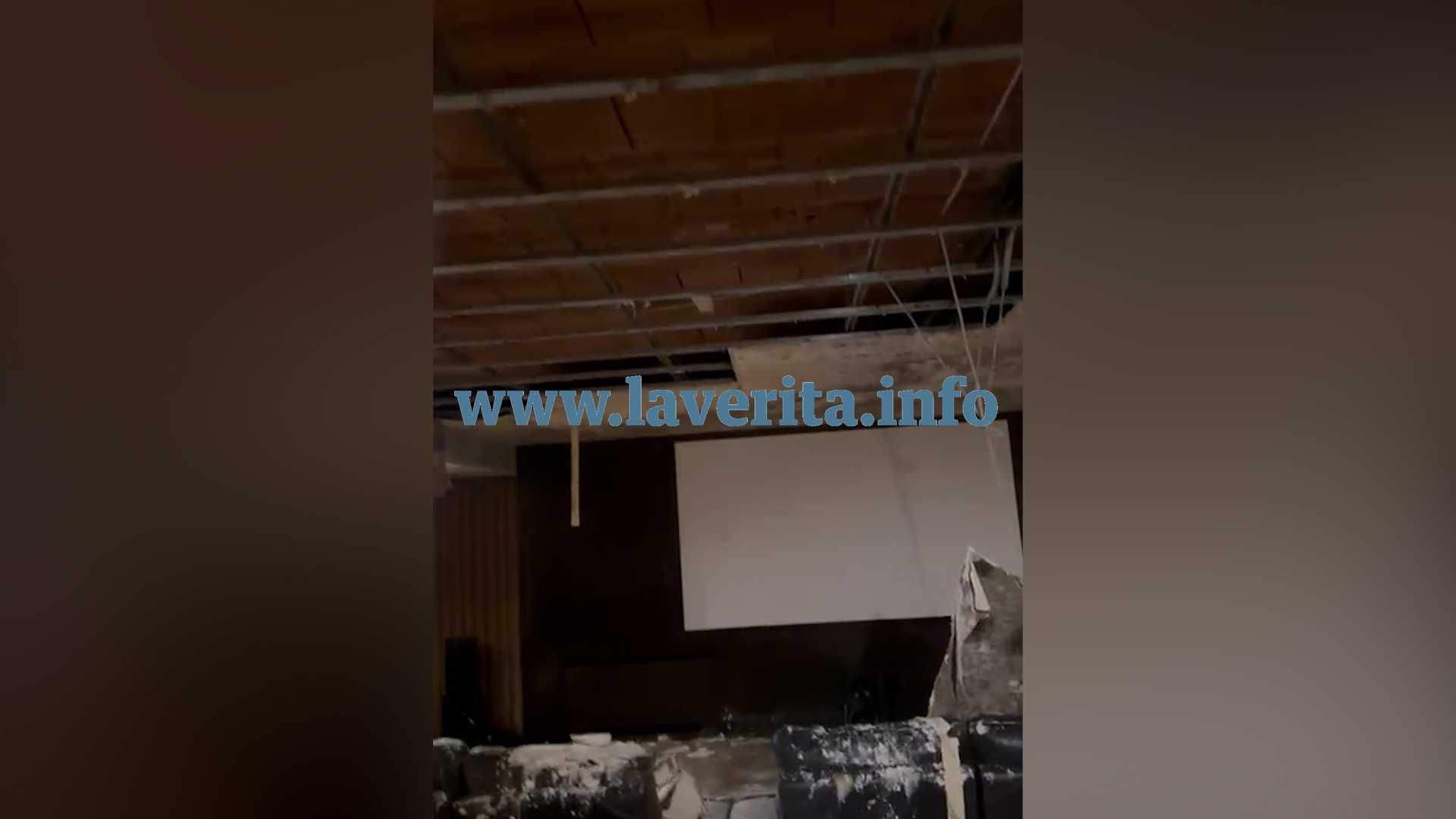 Le immagini del controsoffitto crollato nella villa di Totti: nuova lite con Ilary Blasi