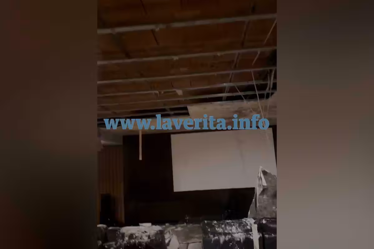 Le immagini del controsoffitto crollato nella villa di Totti: nuova lite con Ilary Blasi