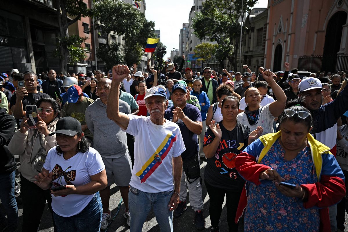 Venezuela Under Siege: Defending the Bolivarian Revolution Against US ...