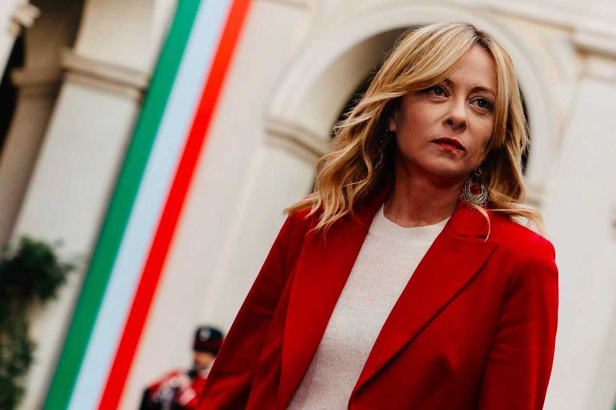 Ucraina, Meloni a Parigi con i «volenterosi». Gli Usa: garanzie di sostegno a Kiev