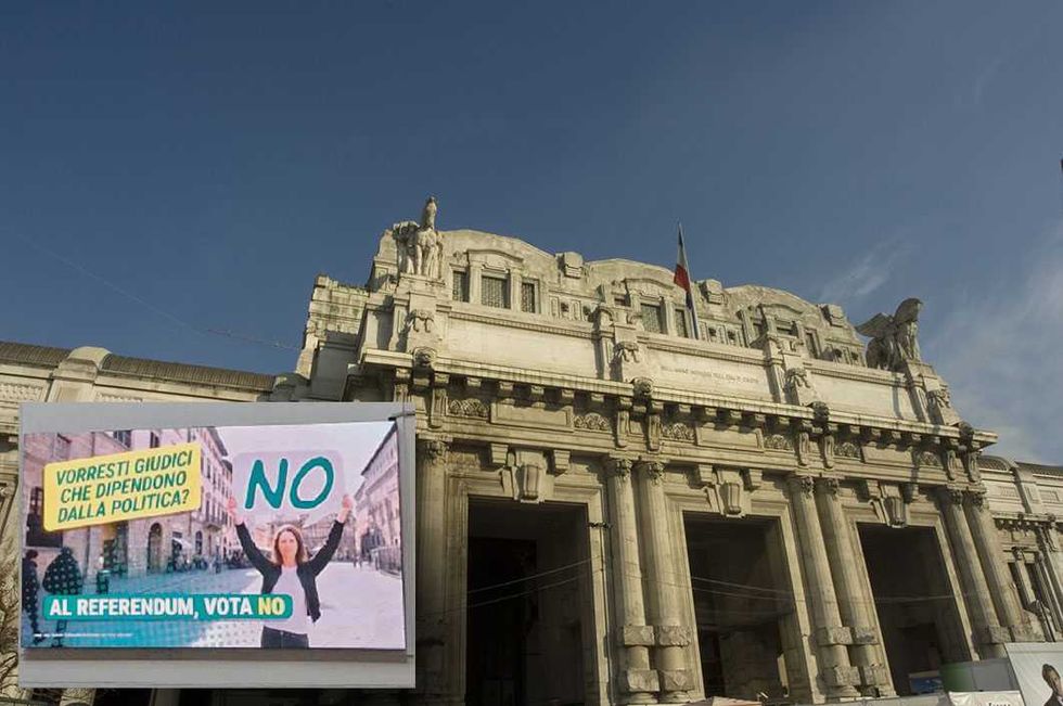 In stazione il carico di balle dell’Anm: «Temi che la politica ci controlli? Vota no»