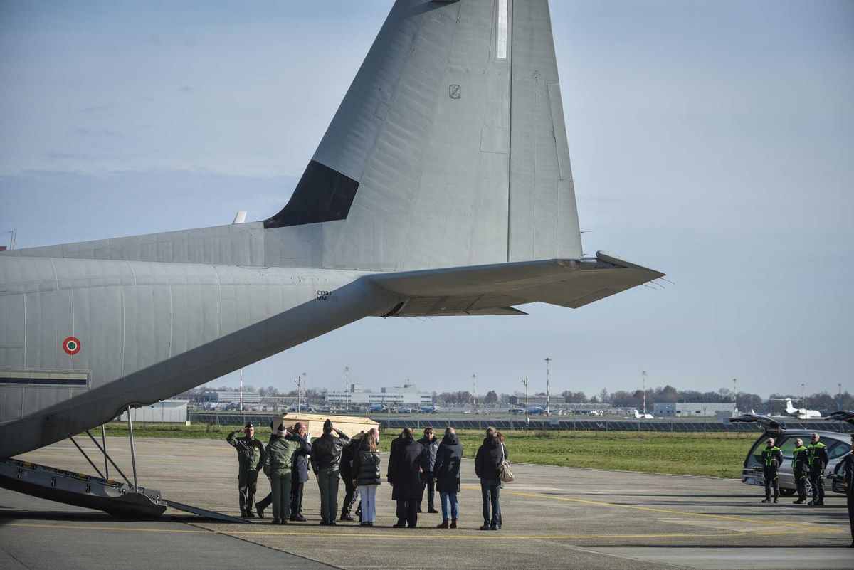 Rientrati i nostri ragazzi, una mamma: «Sono orgogliosa di essere italiana»