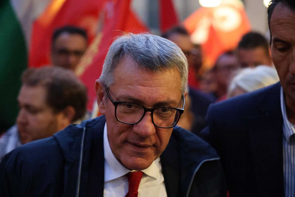 Lavoratori, addio: la Cgil difende i dittatori