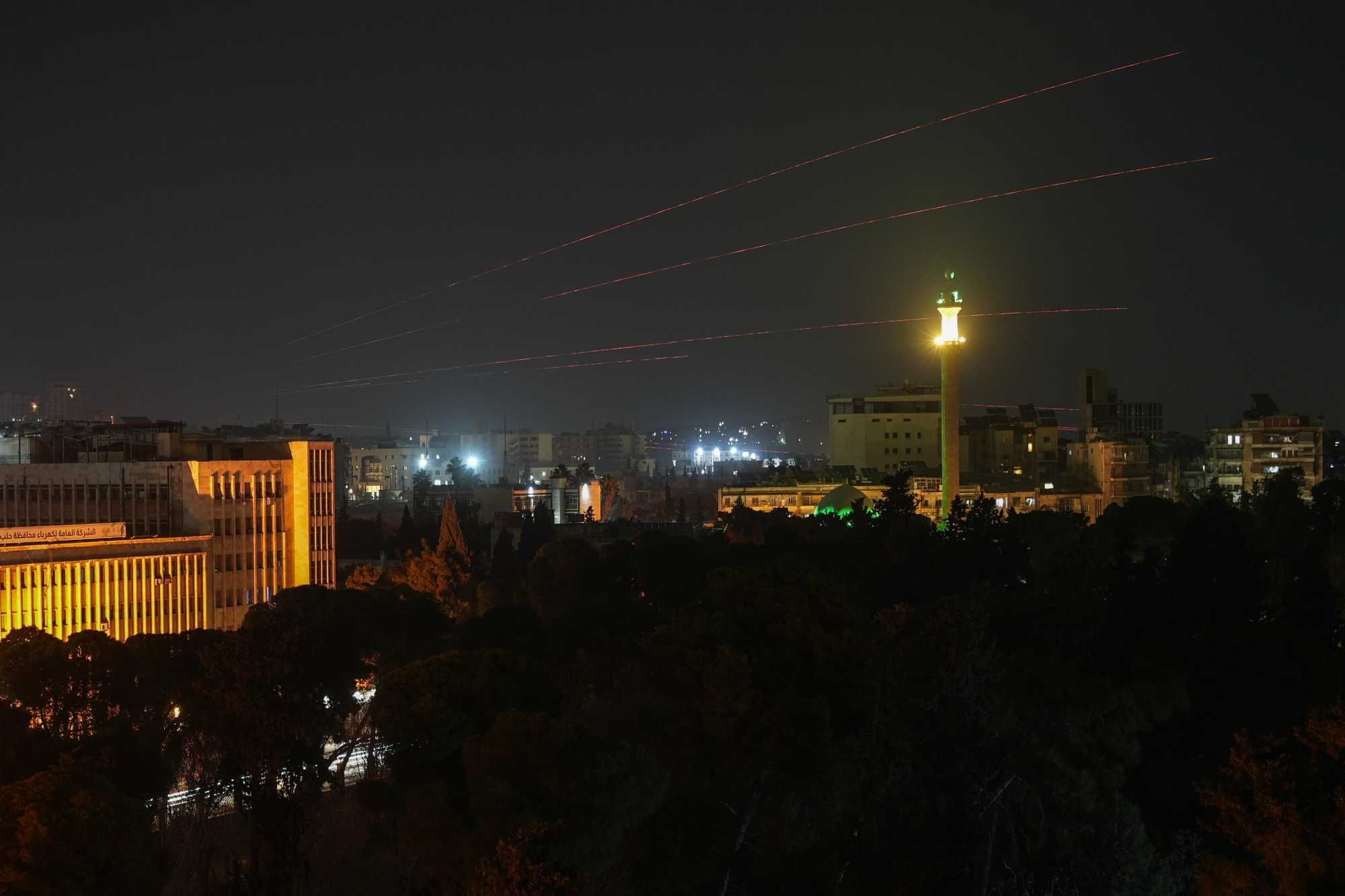 In Siria ritornano i bombardamenti: Al Sharaa attacca i curdi ad Aleppo