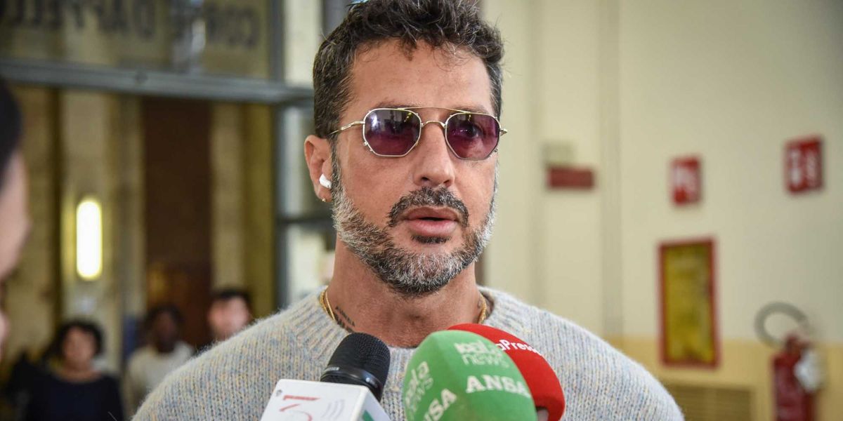 corona all8217attacco di signorini appari in tv solo se ci vai a letto da Laverita.info corona all8217attacco di signorini appari in tv solo se ci vai a letto