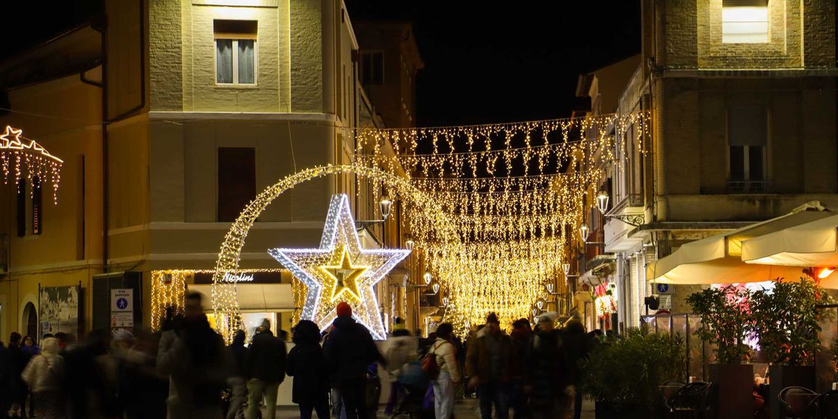 natale nelle marche spettacolo di colori luci e pura magia da Laverita.info natale nelle marche spettacolo di colori luci e pura magia