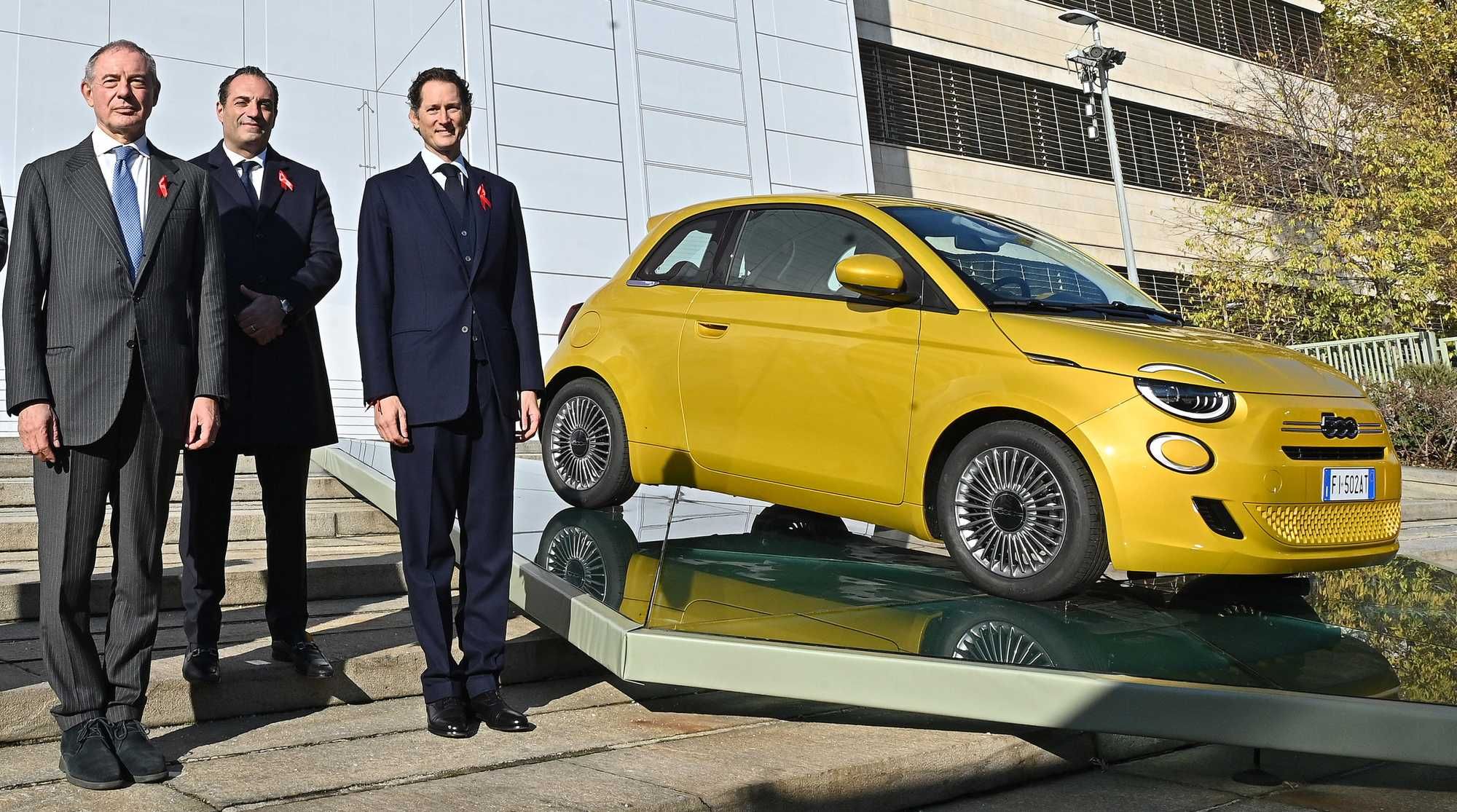 Stellantis & C. scoprono il bluff Ue: «Svolta sulle elettriche disastrosa»