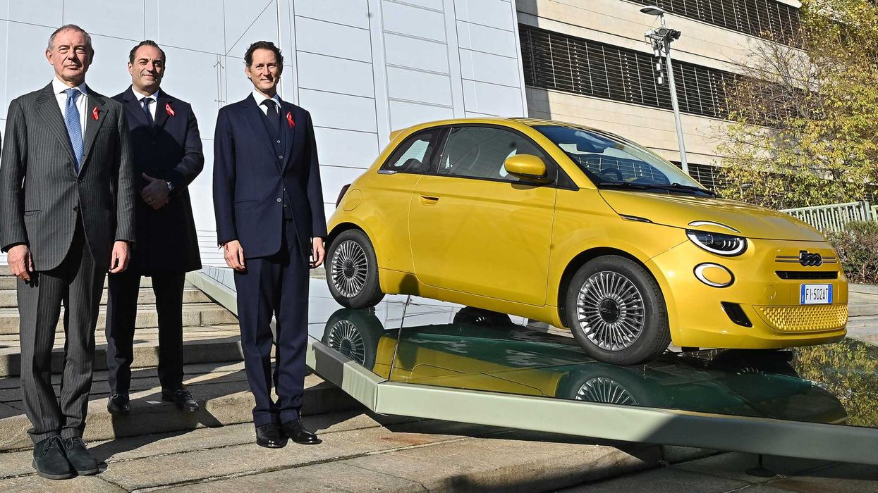 Stellantis & C. scoprono il bluff Ue: «Svolta sulle elettriche disastrosa»