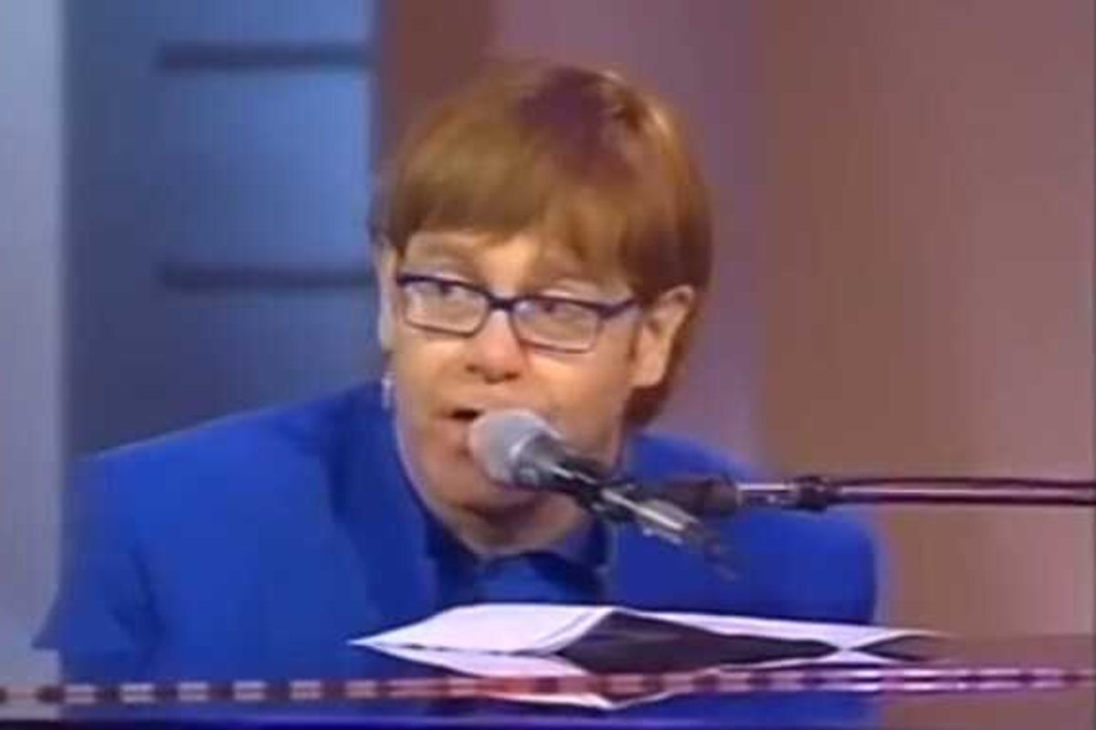 sir elton john, elton john piano, elton john performance, elton john oven, elton john improvise