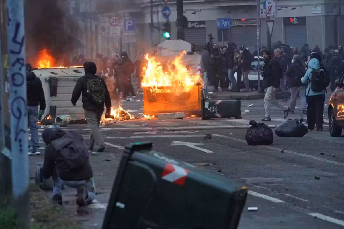 «Aska» dà ragione a chi la sgombera. A Torino botte e insulti agli agenti
