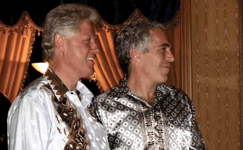 Da Bill Clinton al principe Andrea: pioggia di foto del pedofilo Epstein