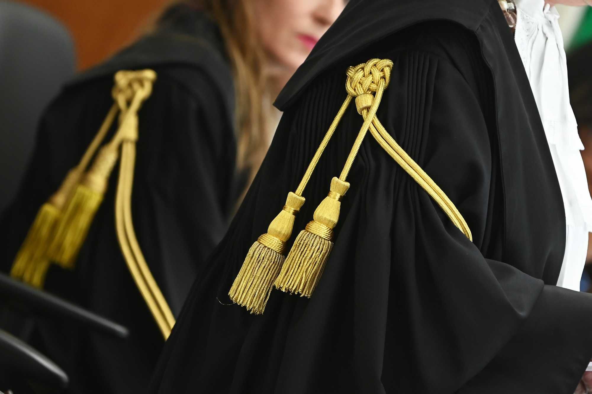 L’Anm fa pressioni sul tribunale. Pensa al referendum, non ai bambini