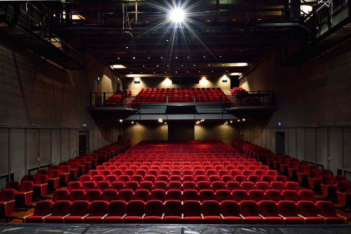 La rossa Emilia continua a pagare il «teatro delle molestie» di Parma